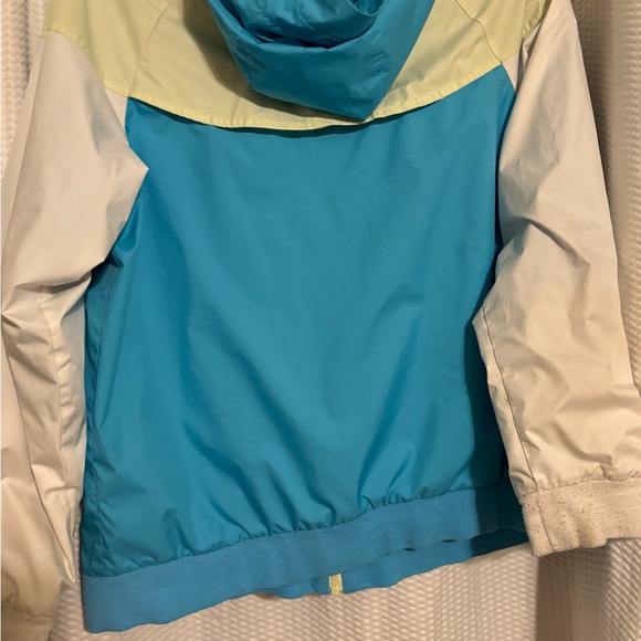 Nike bundle of 3 -
2 Tshirts and 1 zip up windbreaker - Picture 6 of 12